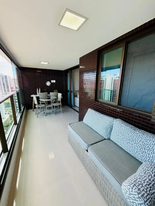 Apartamento a venda na pituba com 3 quartos com varanda na alameda pádua