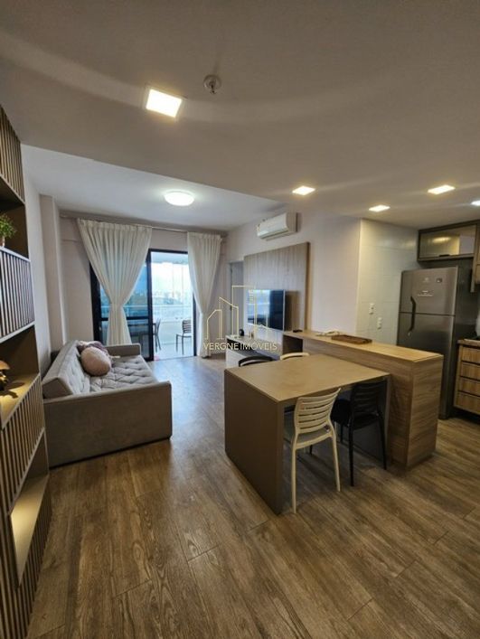 Apartamento com vista panorâmica decorado com duas suítes a venda no Caminho das Arvores