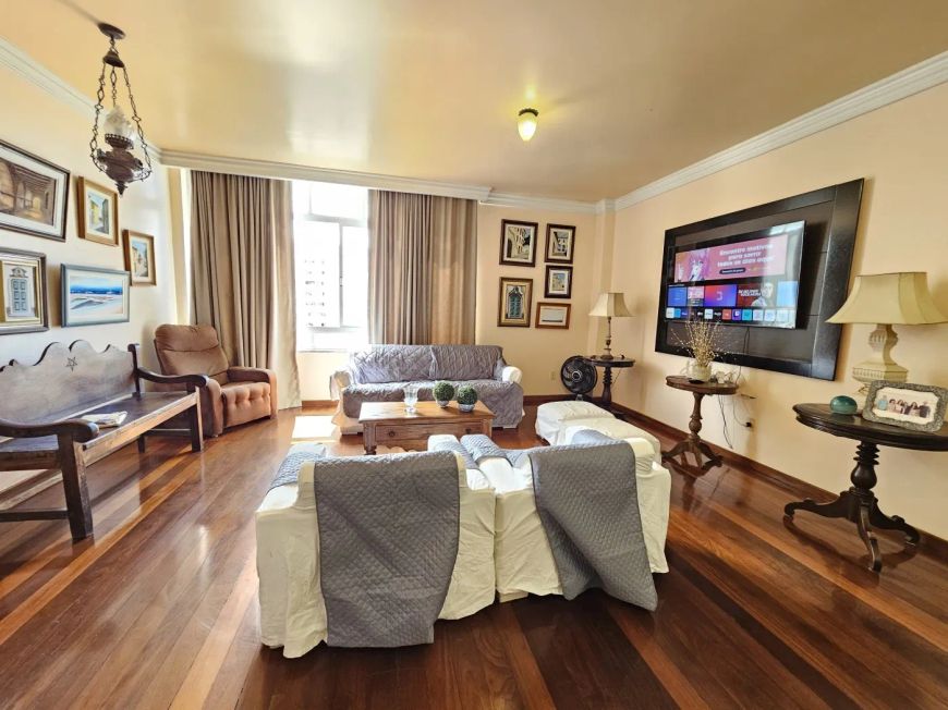 Vendo apartamento, 162m², 4/4, 2 vagas. Pituba.
