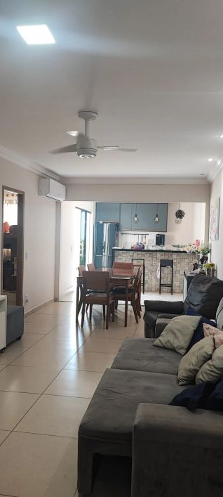 Térrea para venda tem 91 metros quadrados com 4 quartos em Jardim Imperial - Cuiabá - MT
