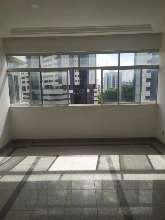 Imóvel para venda possui 148 mts2 com 4 quartos, sendo 01 suite. OPORTUNIDADE na Pituba -