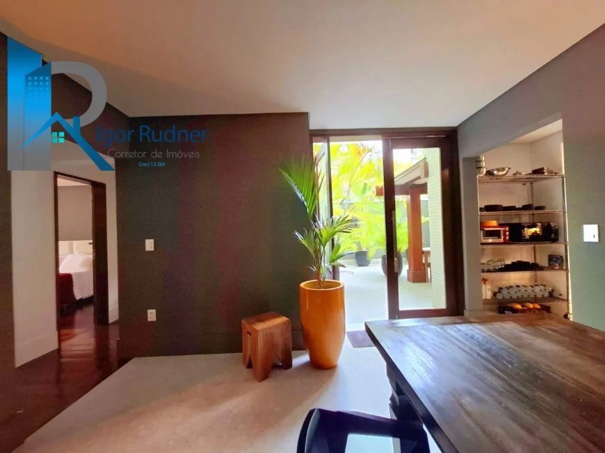 Lindo apartamento de 3/4, sala ampliada, com 267m², estilo casa, com PORTEIRA FECHADA, na Barra!
