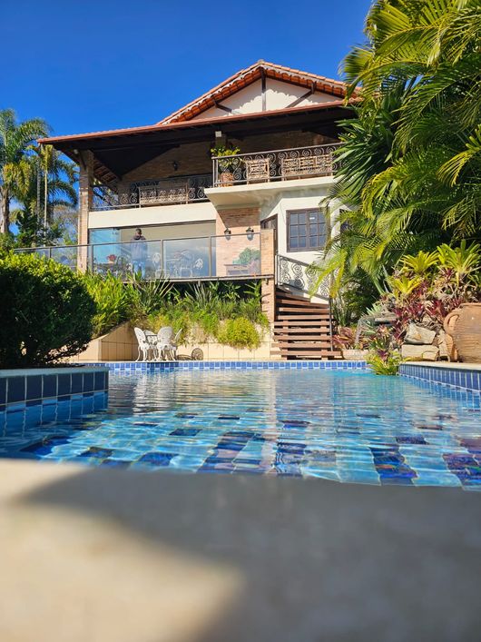 Venha se encantar com essa linda casa com vista para a Represa!