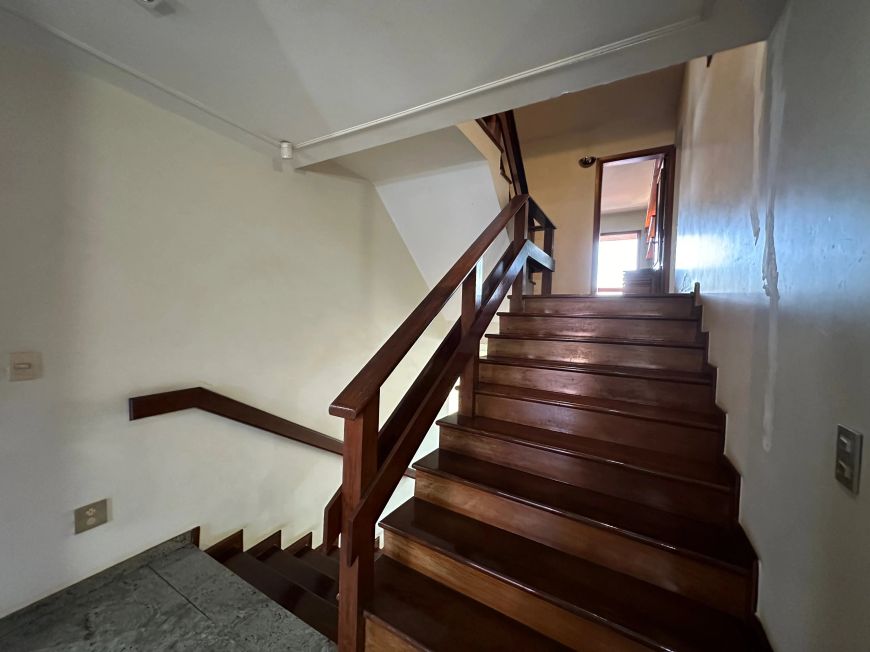 CASA À VENDA LAGO PARQUE - R$ 1.300.000 - 385 m², Lago Parque, Londrina/PR