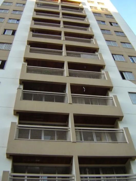 Apartamento com 03 quartos, sendo 01 suíte na região Central de Londrina