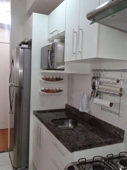 Apto Ed Marco dos Pioneiro,R$320.000,00 com 2 dormitórios, esse imóvel oferece uma cozinha planejada