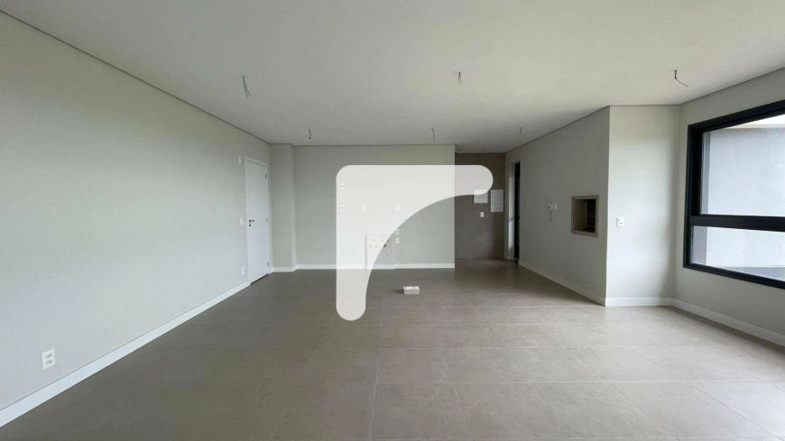 Apartamento novo com 2 suítes e closet