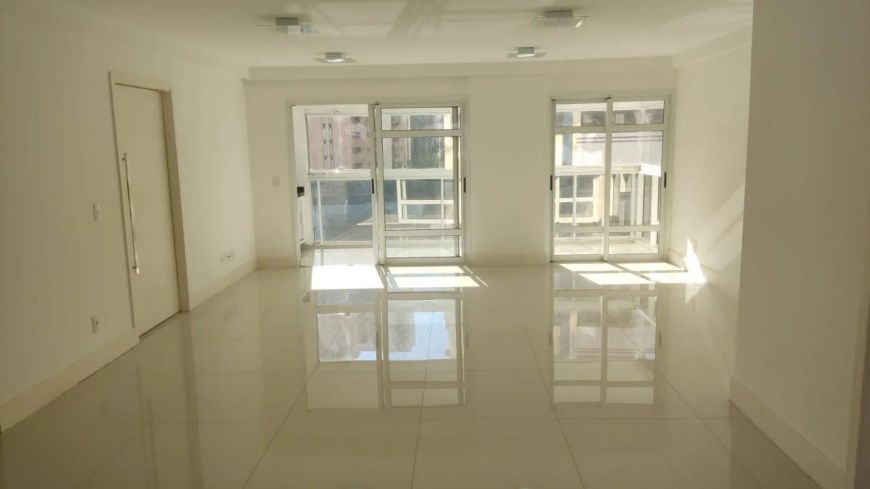 Apartamento de 3 Suítes à Venda no Centro, Londrina.
