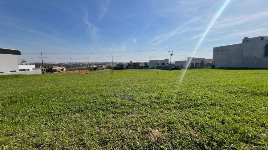 Terreno no Condomínio Golden Park 2 com 300,00m²