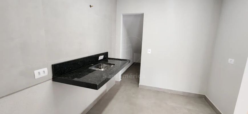 Casa Assobrada com 3 Dormitórios e 1 Suíte na Região Norte