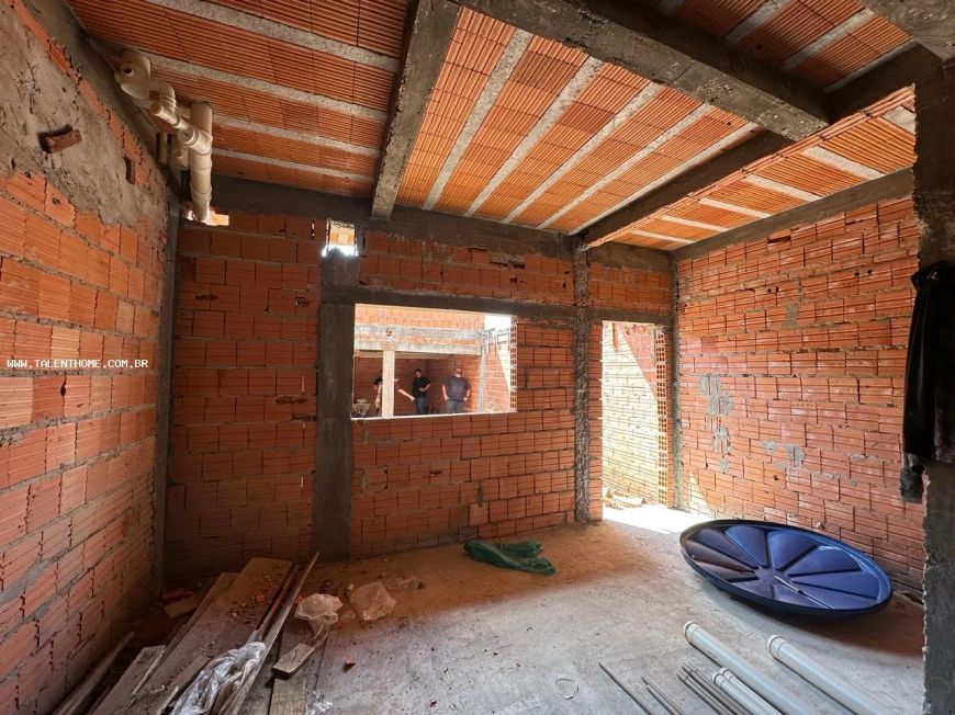 Casa para Venda em Londrina, Pinheiros, 3 dormitórios, 3 suítes, 5 banheiros, 2 vagas