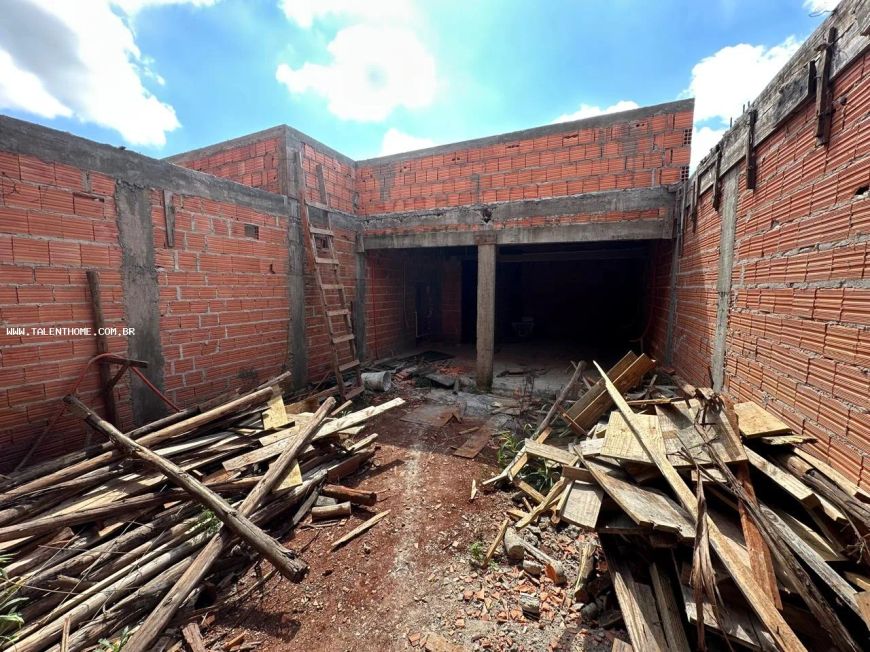 Casa para Venda em Londrina, Pinheiros, 3 dormitórios, 3 suítes, 5 banheiros, 2 vagas