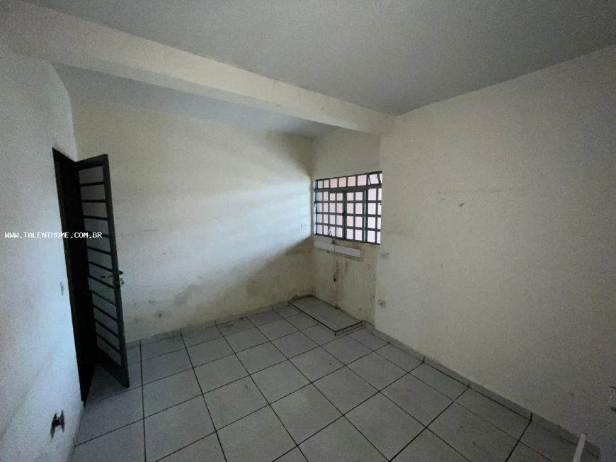 Casa para Venda em Londrina, Jardim São Vicente Palloti, 2 dormitórios, 1 banheiro, 1 vaga