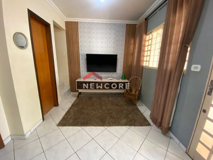 Casa em Rua Florindo Salvador - Conjunto Habitacional Santiago II - Londrina/PR