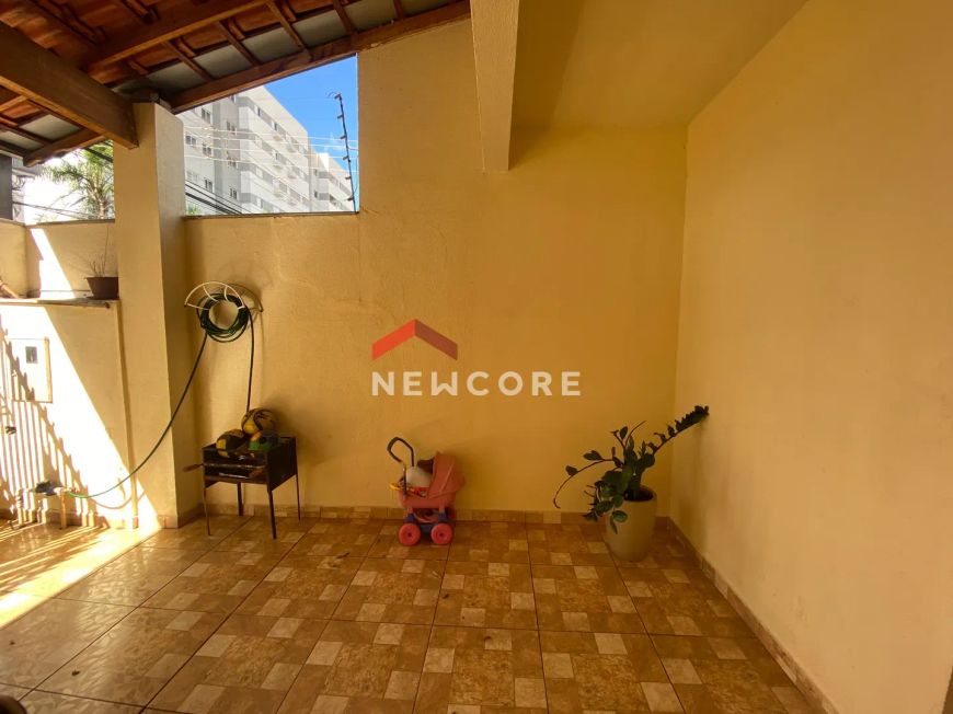 Casa em Rua Florindo Salvador - Conjunto Habitacional Santiago II - Londrina/PR