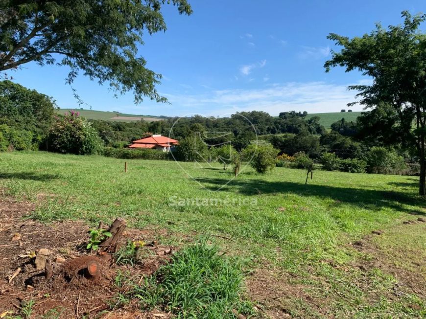 Chácara Ampla com Bela Vista Para a Natureza no Condomínio Estância Cabral