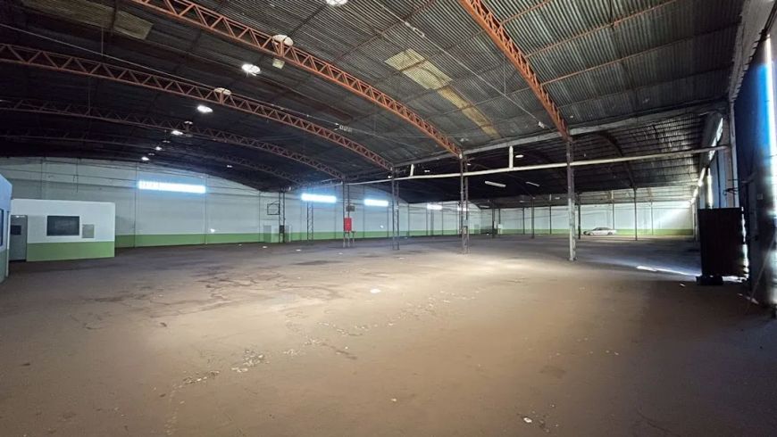 Excelente Galpão Industrial, ZI4, com 2.600m² no Parque das Industriais Leves, Londrina