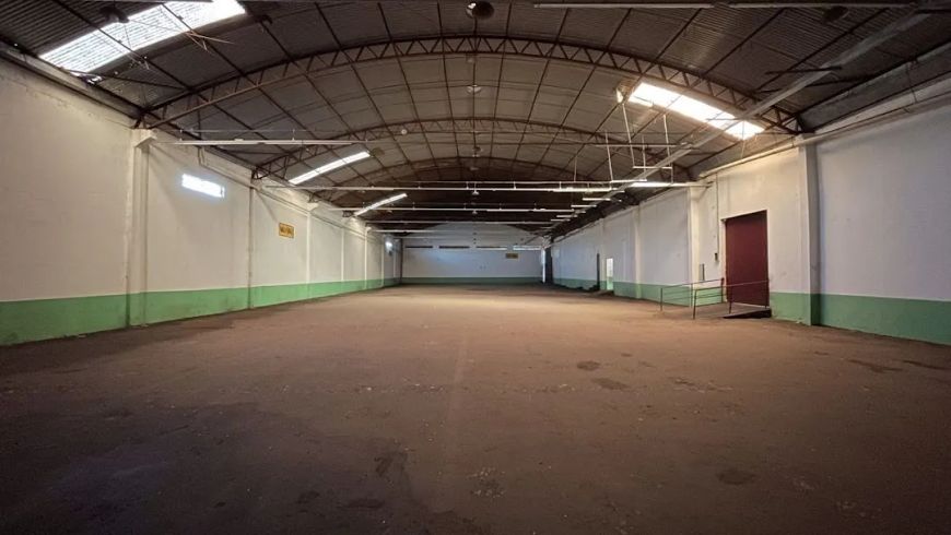 Excelente Galpão Industrial, ZI4, com 2.600m² no Parque das Industriais Leves, Londrina