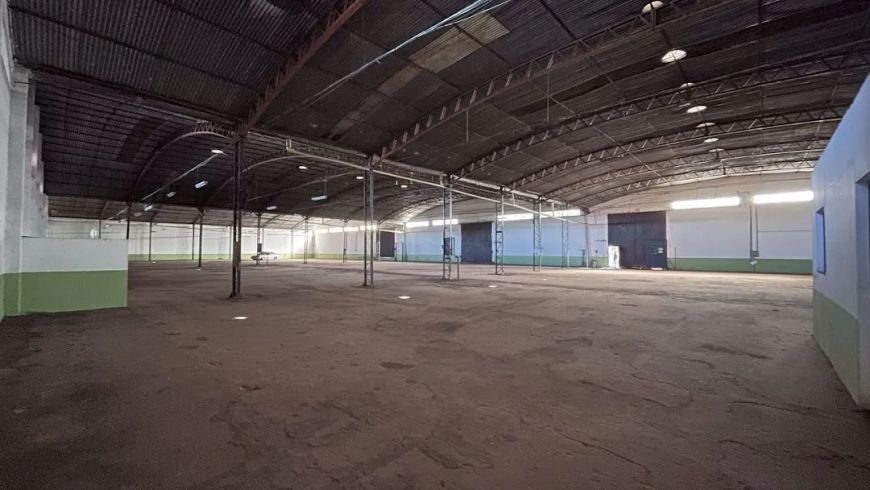 Excelente Galpão Industrial, ZI4, com 2.600m² no Parque das Industriais Leves, Londrina