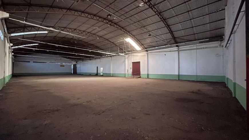 Excelente Galpão Industrial, ZI4, com 2.600m² no Parque das Industriais Leves, Londrina