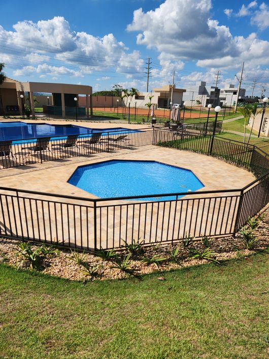 Vendo Excelente Lote no Condomínio Golden Park 2 ao fundo do Max Atacadista da Av Pioneiros