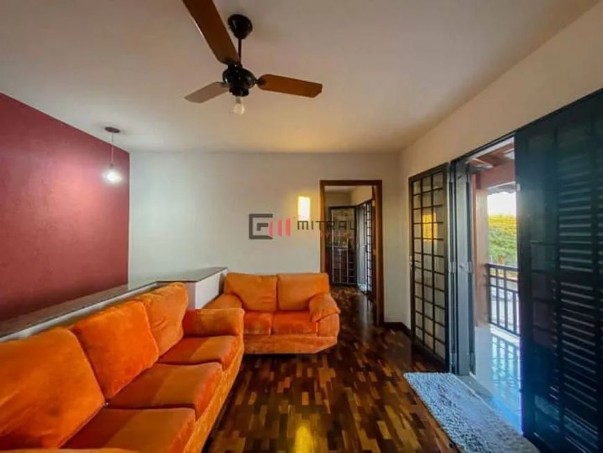 Sobrado à venda - R$. 850.000,00 - 260 m2, 05 quartos (01 suíte) , 03 vagas, próximo ao Londrin