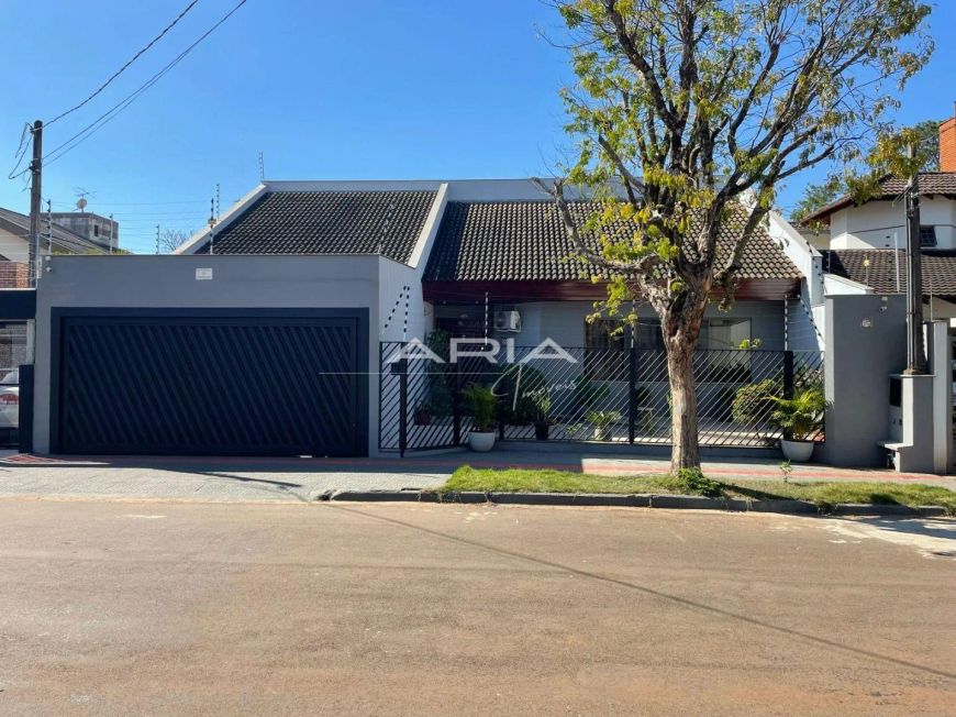 Casa a venda com 5 quartos, 2 suítes e 4 vagas no Jd. Mediterrâneo  Londrina PR