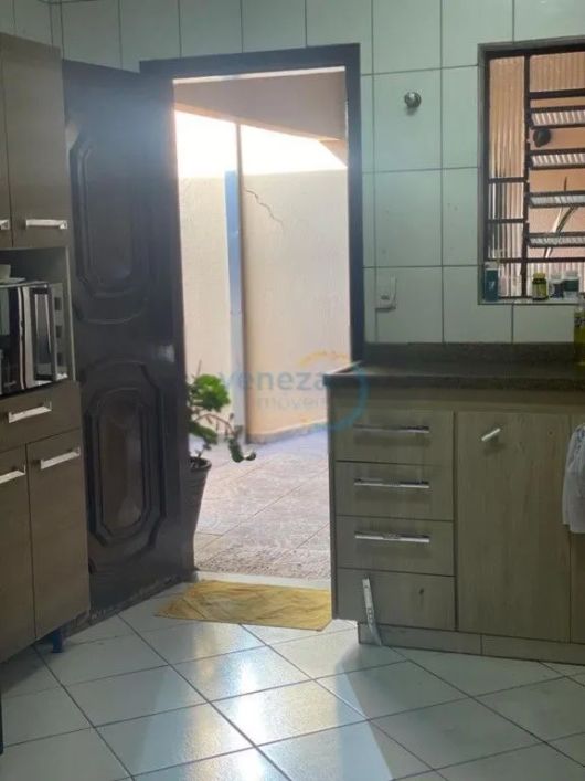 Casa Residencial com 3 quartos à venda por R$ 720000.00, 209.00 m2 - BRASILIA - LONDRINA/PR