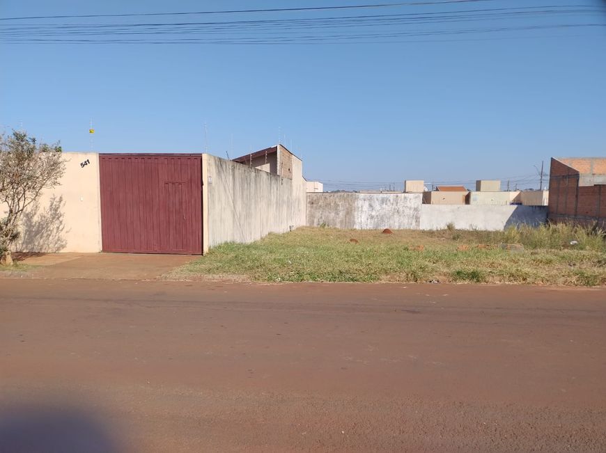 Imóvel para venda possui 271 metros quadrados em Jardim Padovani - Londrina - PR ao lado do nº541