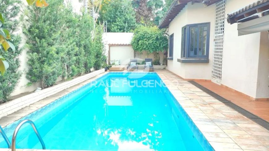 Tucanos | Sobrado | Piscina | 4 dormitórios |