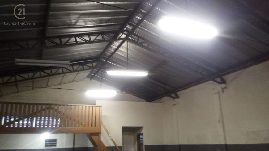 Barracão à venda em Londrina, Parque Residencial Joaquim Toledo Piza, com 151 m²