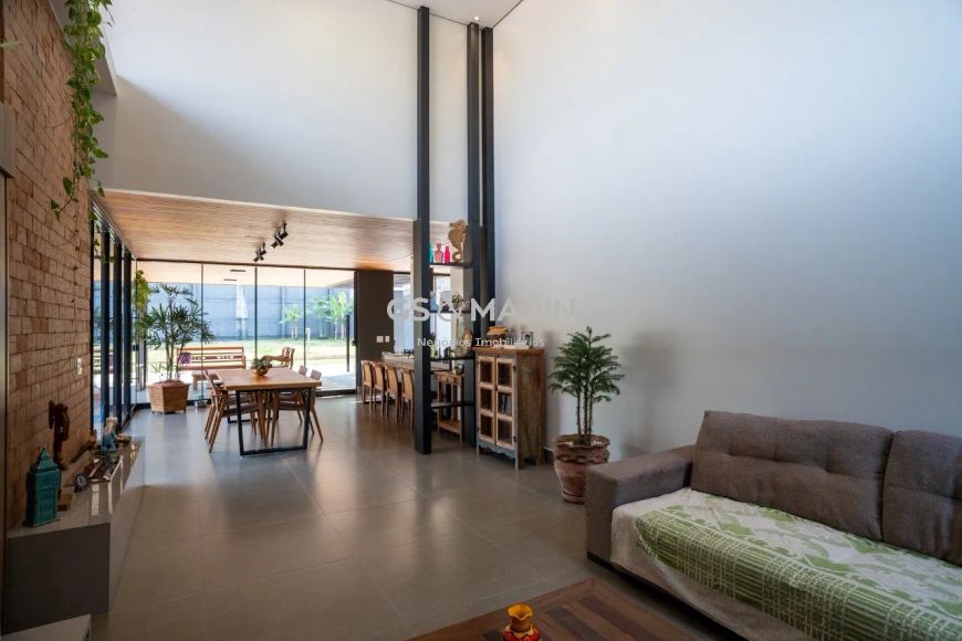 Venda de Casa em Condomínio em Londrina-PR, bairro Esperança e 1350m² Área Terreno