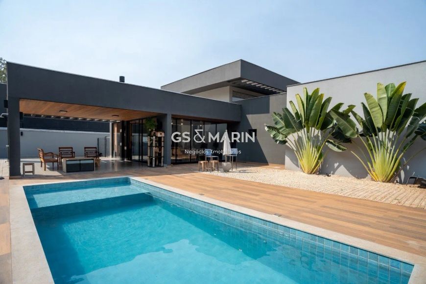 Venda de Casa em Condomínio em Londrina-PR, bairro Esperança e 1350m² Área Terreno