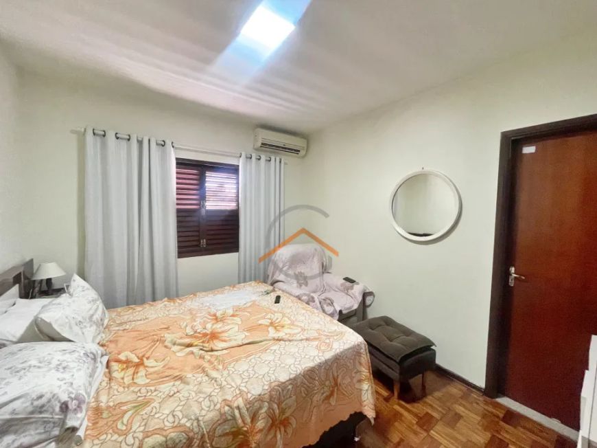 Casa assobradada Comercial proxima ao Centro Cívico