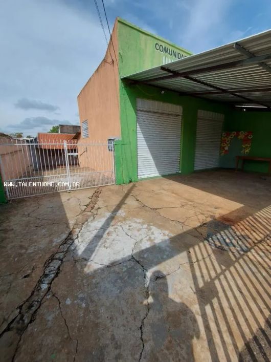 Casa para Venda em Londrina, Oriente, 1 dormitório, 1 banheiro, 5 vagas
