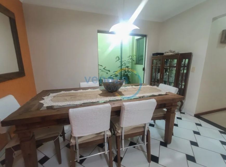 Casa Residencial com 3 quartos à venda por R$ 850000.00, 225.75 m2 - TARUMA - LONDRINA/PR