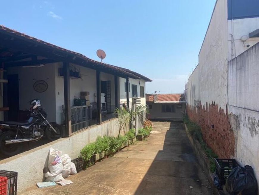 Casa Comercial em frente ao Mercado Municipal Shangri-Lá ZR8