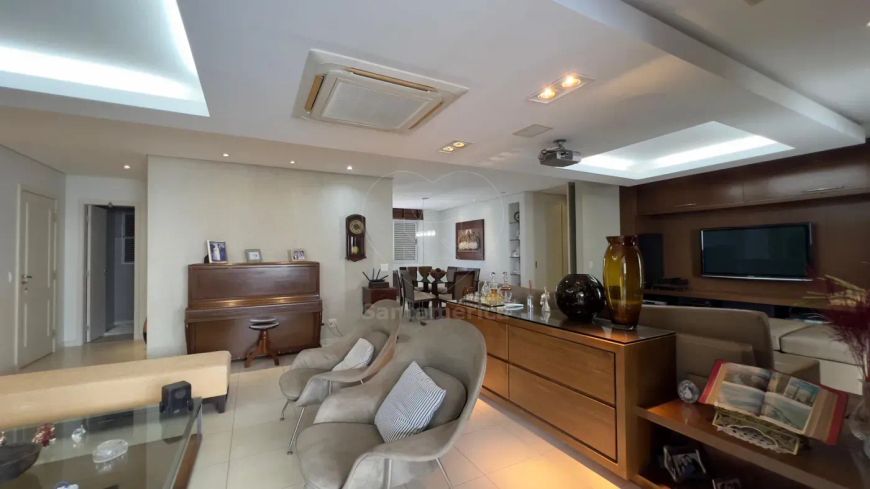 Apartamento de Alto Padrão com 3 Suítes no Edifício Gaudi, Próximo ao Igapó
