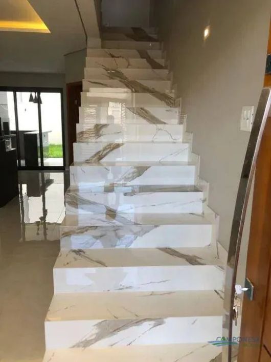 Sobrado com 3 dormitórios à venda, 155 m² por R$ 869.000,00 - Jardim Guararapes - Londrina/PR