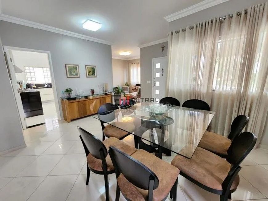 Casa à venda , com três dormitórios (sendo 2 suítes) no condomínio Sonora, Terra Bonita, Londrina
