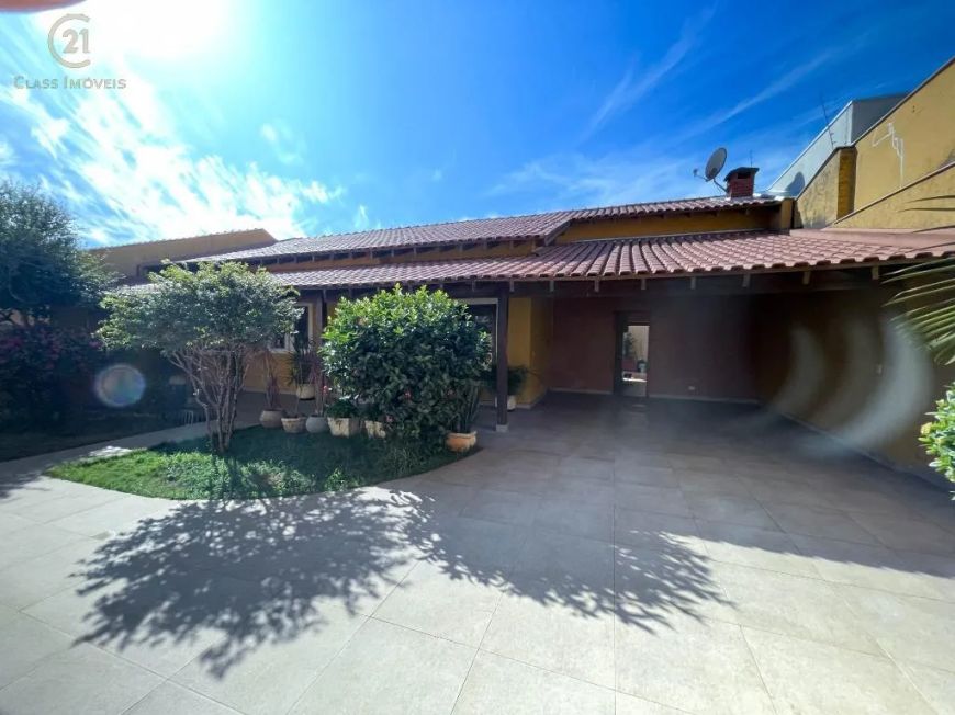Casa à venda em Londrina, Residencial Santa Clara, com 3 quartos, com 200 m²