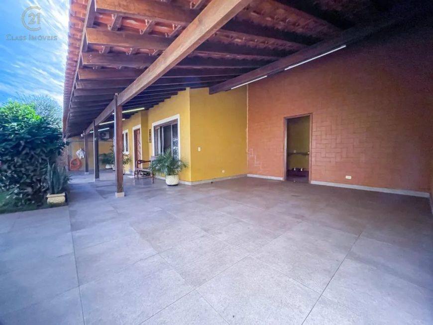 Casa à venda em Londrina, Residencial Santa Clara, com 3 quartos, com 200 m²