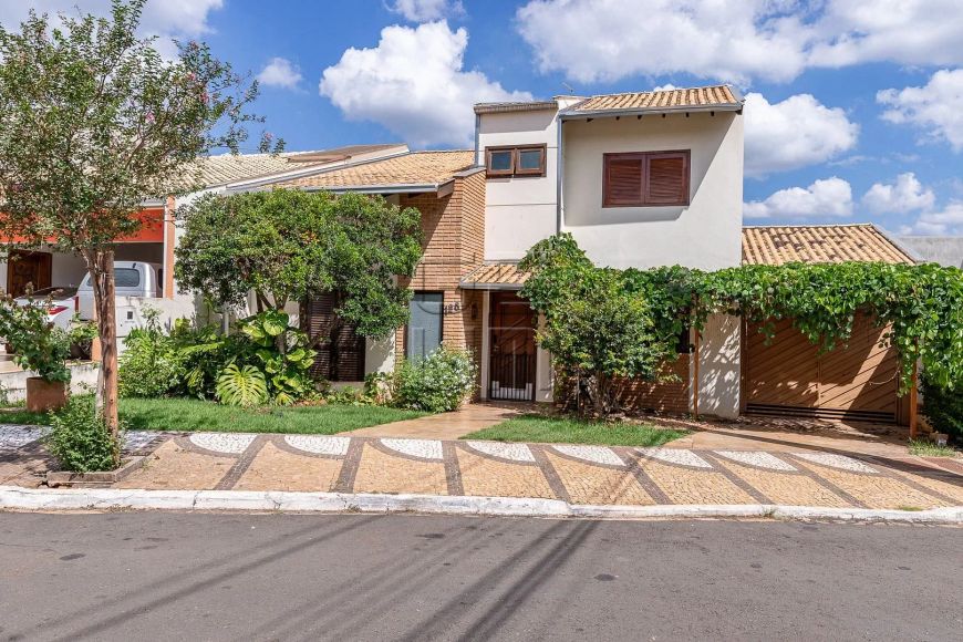 Casa com 4 dormitórios sendo 2 suítes, churrasqueira, piscina, à venda, 370 m² por R$ 1.850.000 - T