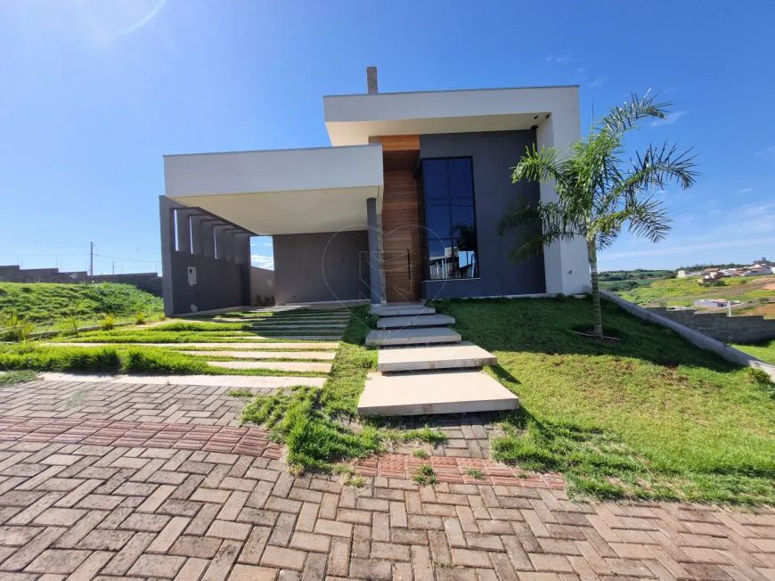 Casa à Venda no Condomínio Araguari com 3 Quartos na Região Leste de Londrina