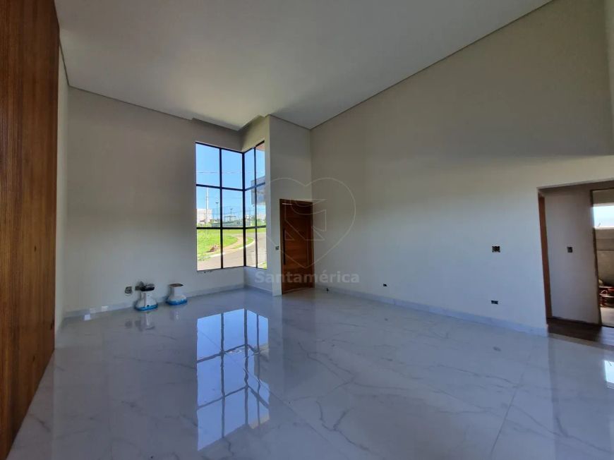 Casa à Venda no Condomínio Araguari com 3 Quartos na Região Leste de Londrina