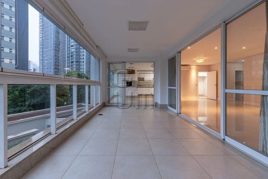 Apartamento com 3 dormitórios à venda, 220 m² por R$ 2.140.000,00 - Gleba Fazenda Palhano - Londrin