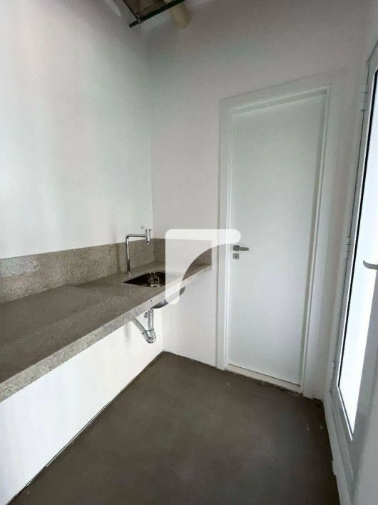 Sala comercial com 68,42m² privativos, no coração da Gleba Palhano, andar médio, face sul, sem uso,