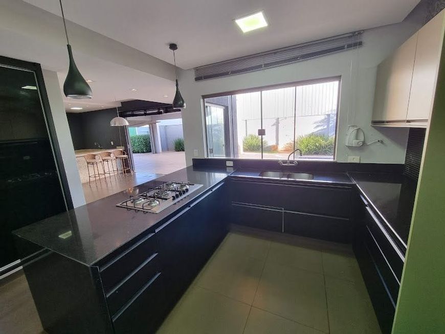 SUN LAKE RESIDENCE - R$ 3.150.000 - Casa à venda, 4 quartos (2 suítes) , 249 m², 4 Vagas, Analisa P