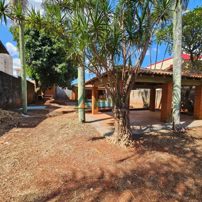 Terreno com 450 m² na zona leste de Londrina