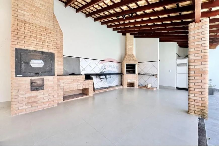 Oportunidade unica. Casa com 465m² reformada, area nobre. Jd. Mediterrâneo.